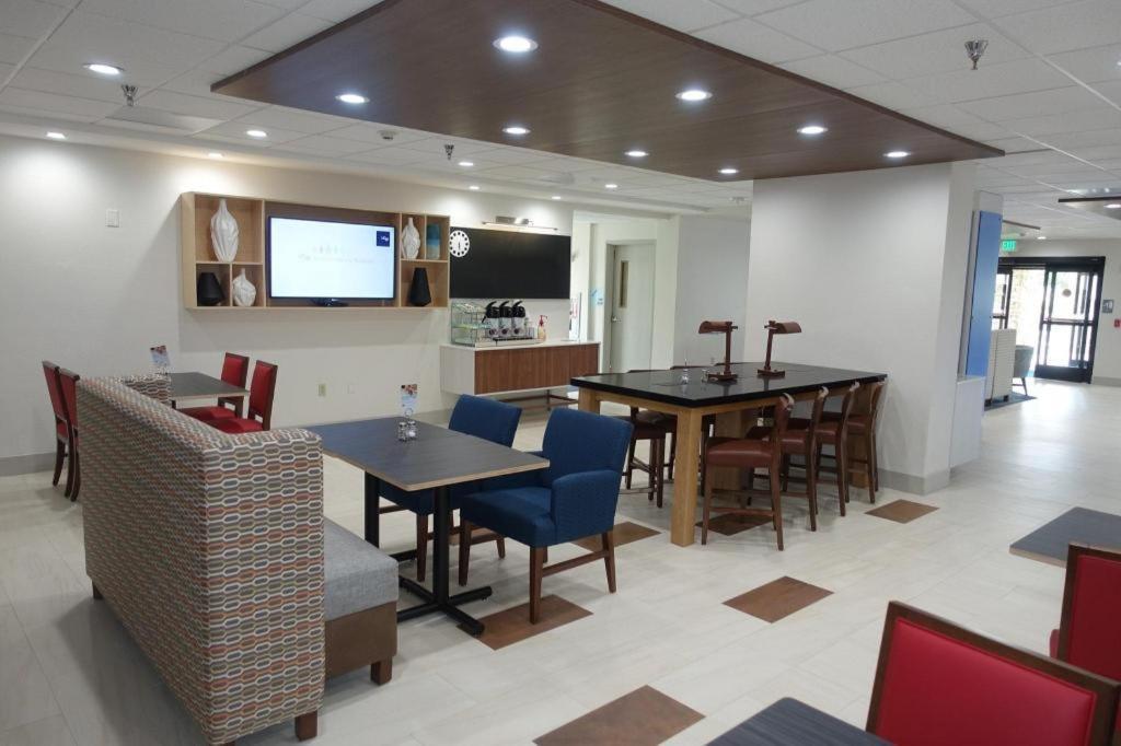 Holiday Inn Express & Suites Brentwood Dış mekan fotoğraf